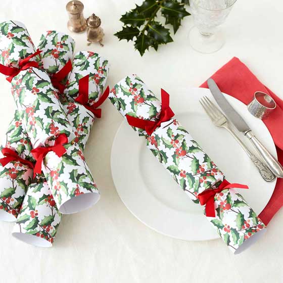 Luxury holly Christmas crackers product photo front L