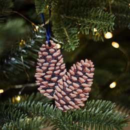 Pinecone Christmas decoration product photo